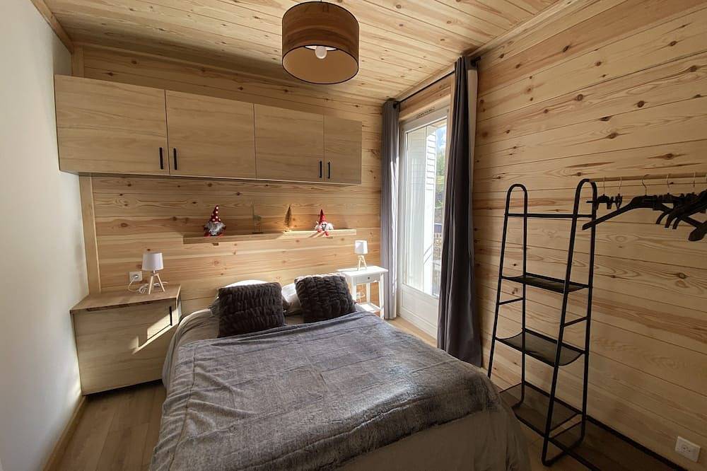 Entire apartment, Charming T2 in the center of Formiguères in Formiguères, Parc naturel régional des Pyrénées catalanes