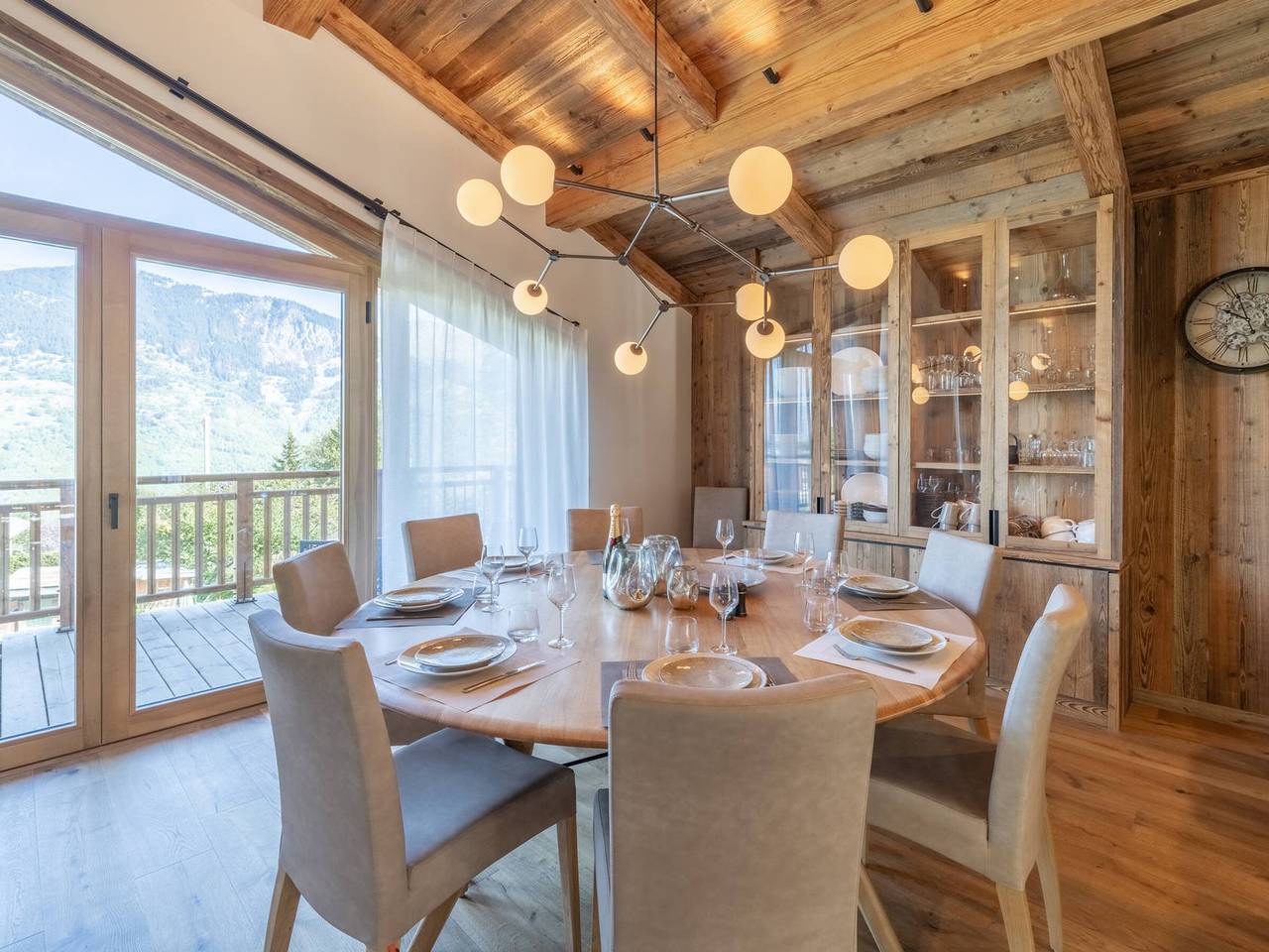 Chalet familial avec Spa et sauna à Courchevel, proche de la télécabine et des commodités. in Courchevel 1300 (Le Praz), Saint-Bon-Tarentaise