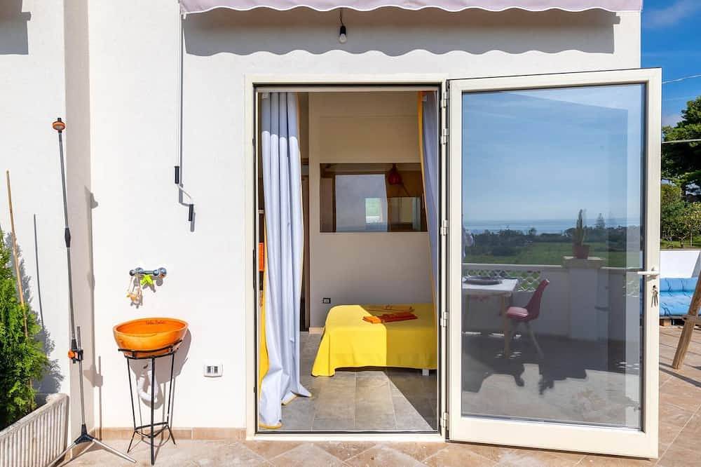Appartamento intero, Villasalentu.it, Lu Sule con enorme terrazza affacciata al mare, cielo, terra. in Pulsano, Golfo di Taranto