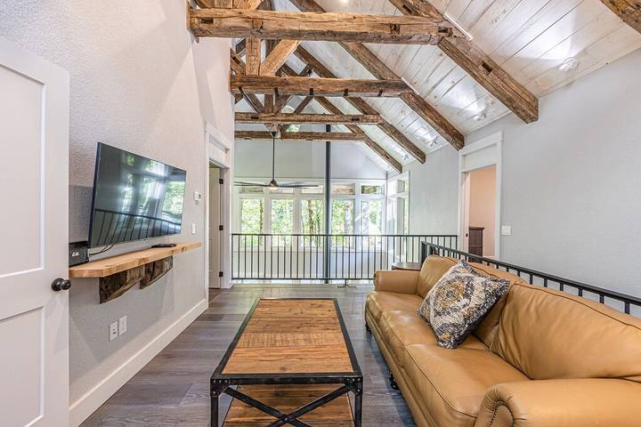 Log cabin for 6 people, with terrace and hot tub in Nantahala