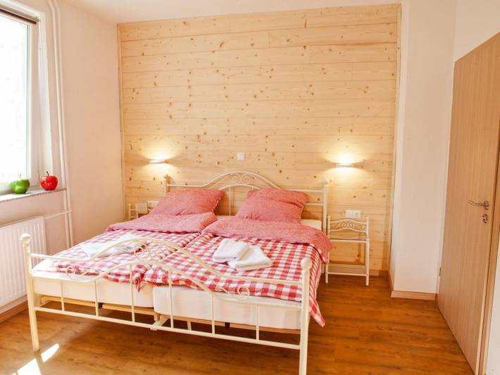 Ferienwohnung für 6 Personen, mit Balkon und Garten