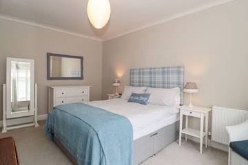 Log Cabin for 6 People in Bournemouth, South West England, Photo 2