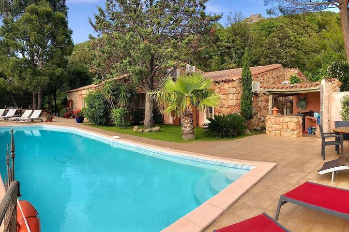 Villa pour 8 personnes, avec jardin et terrasse à Figari