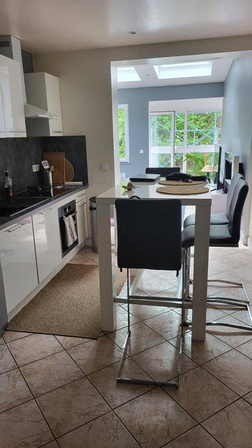 Appartement de vacances entier, Double Room with Shared Bathroom in La Celle-Saint-Cloud, Yvelines