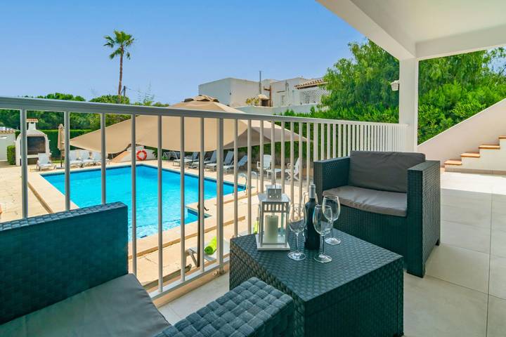 Entire holiday apartment, Ona 1 - Lovely apartment with shared swimming pool and free Wifi in Cala d'Or, Santanyí