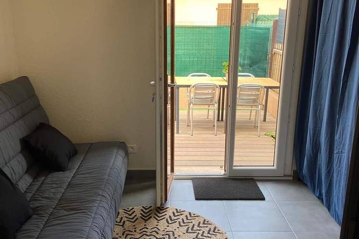 House located a 10-minute walk from the beach in Saint-Cyprien-Plage, Saint-Cyprien
