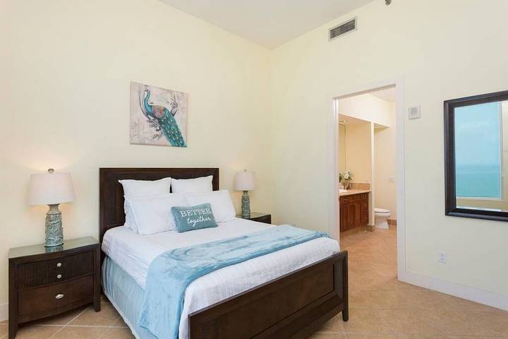 Vacation rental for 8 people, with balcony and hot tub as well as yard in South Padre Island