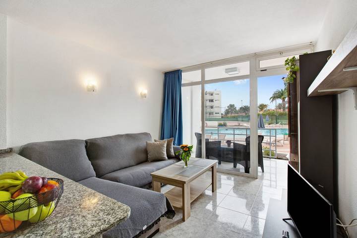 Entire apartment, Apartment Casa Naranjo with Shared Pool, Garden & Wi-Fi in Maspalomas, San Bartolomé de Tirajana