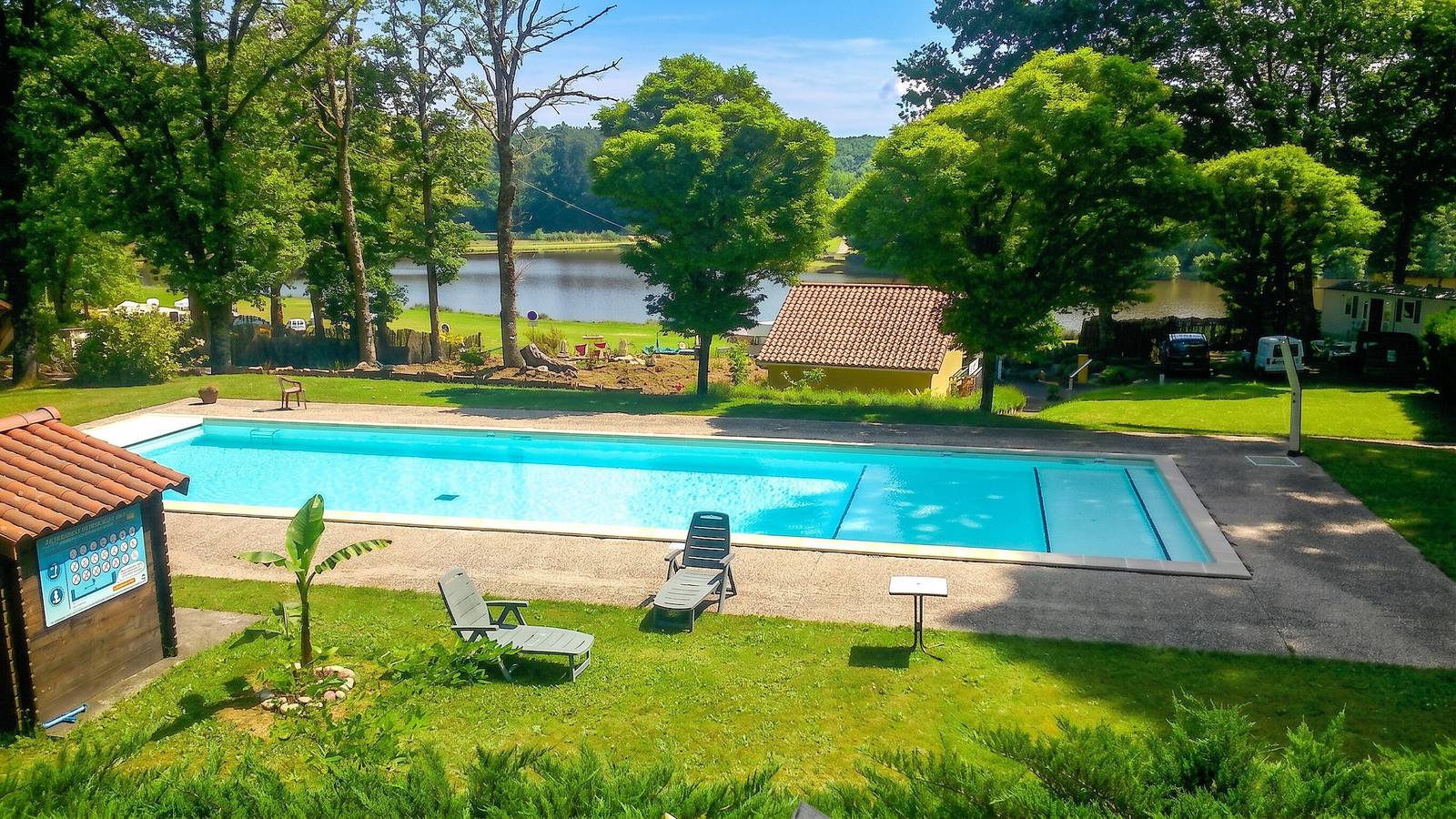 Bungalow charmant à Rochechouart avec vue sur lac in Rochechouart, Parc naturel régional Périgord-Limousin