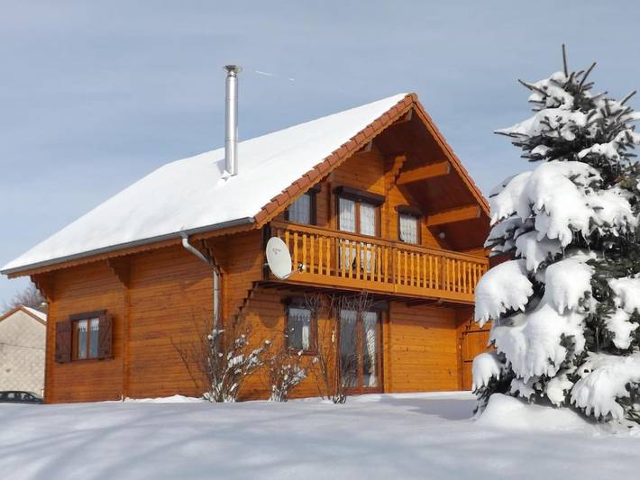 Gîte pour 10 personnes, avec Balcon et Terrasse ainsi que Jardin et Vue à Arrentès-de-Corcieux