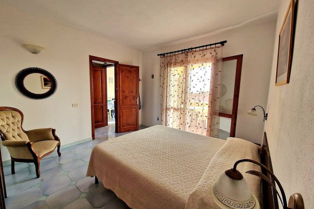 Appartamento intero, A pochi passi dalla splendida spiaggia di Vignola, con terrazza panoramica. in Lu Lamoni, Vignola Mare