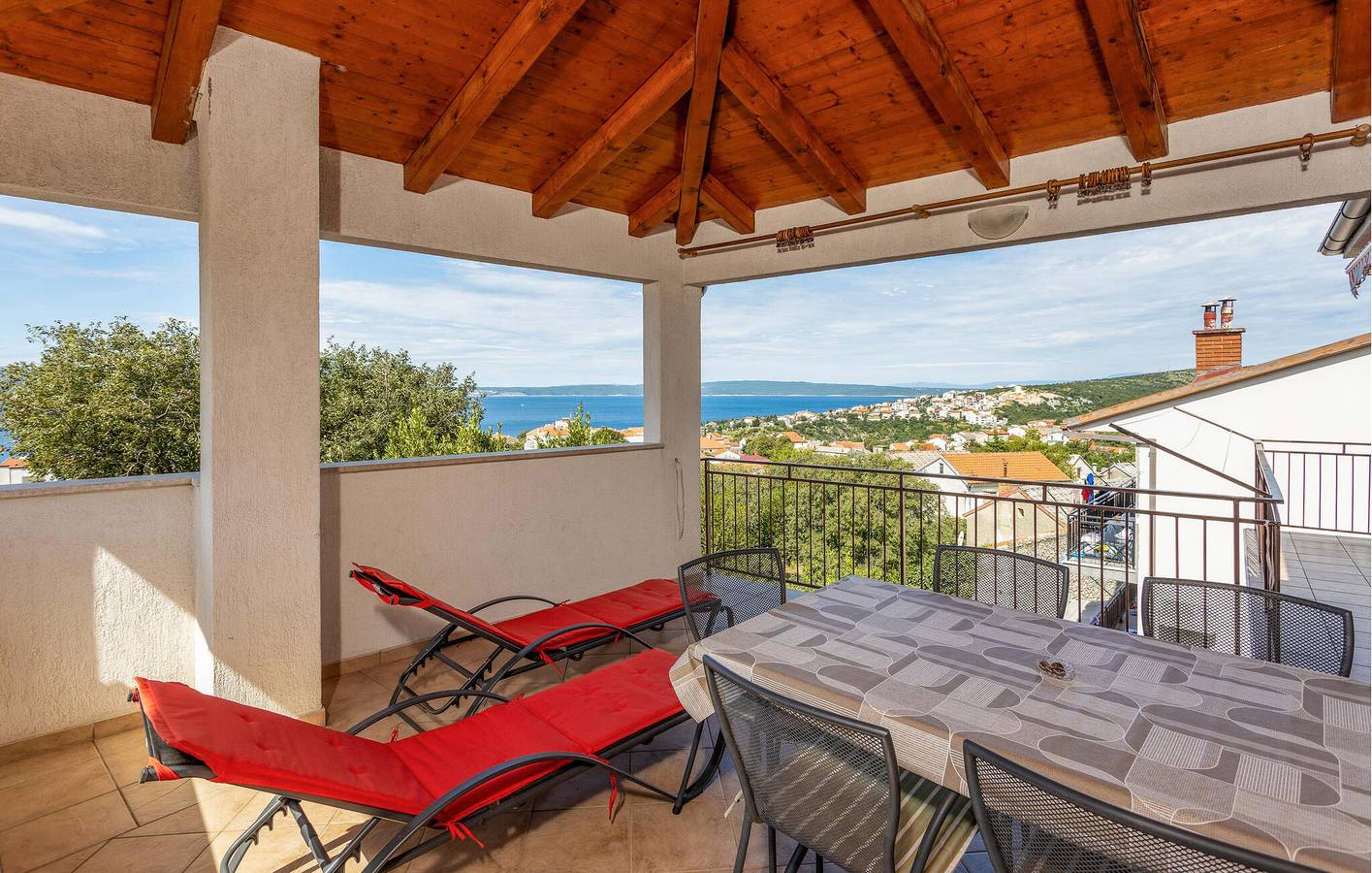 Ganze Ferienwohnung, Gemütlich, 2 km vom Strand entfernt: WLAN, Klimaanlage, Parkplatz und Terrasse! in Novi Vinodolski, Primorje-Gorski Kotar