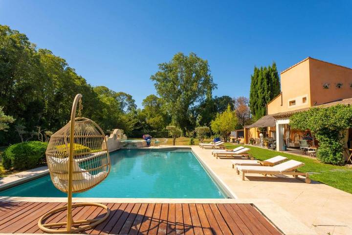Gîte pour 2 personnes, avec piscine et vue ainsi que jardin et sauna, animaux acceptés à Grans - 3