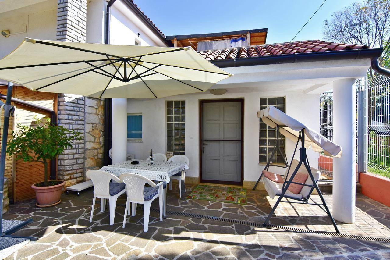Apartamento vacacional entero, Beautiful Holiday Apartment in Umag with Private Garden in Umag, Region de Umag