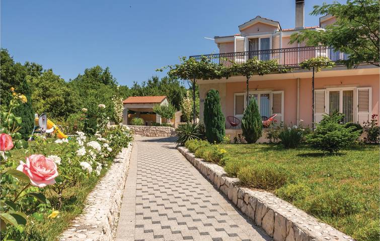 Charmantes Apartment in Imotski mit Pool und Terrasse, nur wenige Schritte vom Stadtzentrum entfernt in Imotski, Makarska Riviera