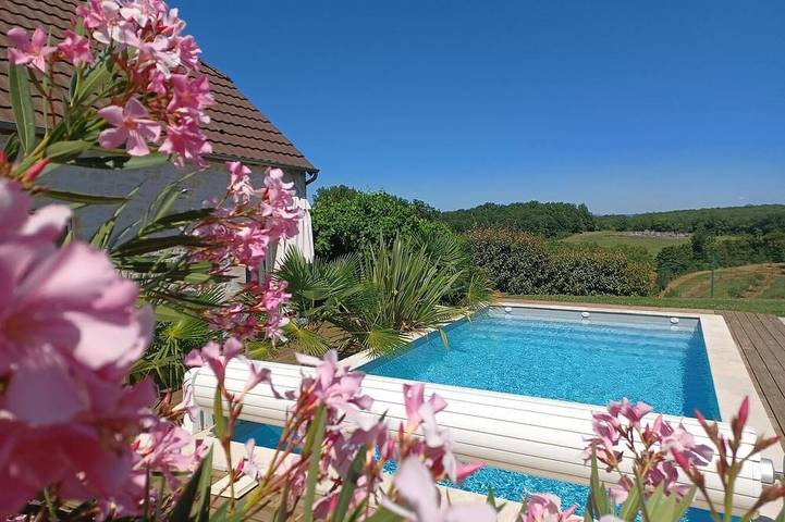 Location de vacances pour 8 personnes, avec Jardin à Cuzance