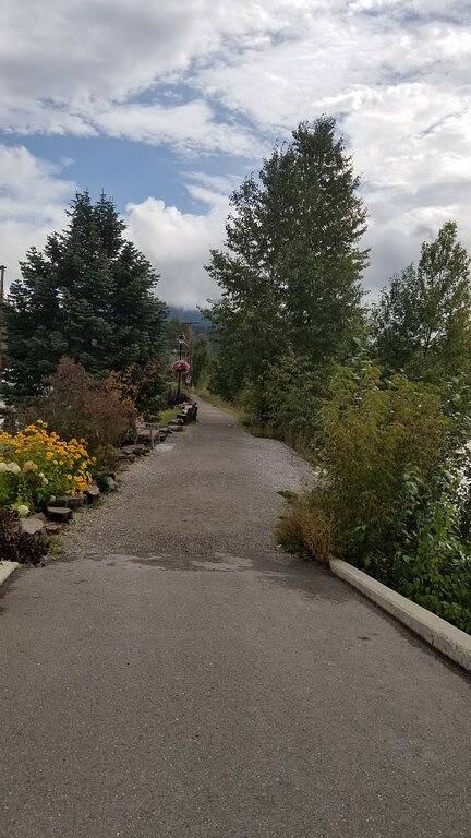 Luxuriöses Stadthaus mit offenem Balken und privatem Whirlpool auf der Piste - True - Ski-in-out in Kicking Horse