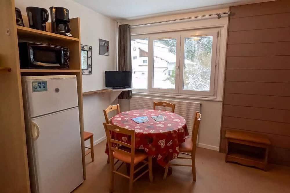 Appartement entier, 300m du centre station, piscine, parking, casier à ski, 32m², Lélex in Lélex, Parc naturel régional du Haut-Jura