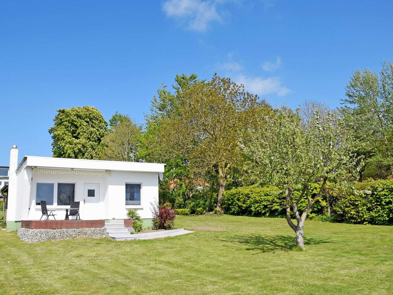 Ganze Ferienwohnung, Bungalow mit Panoramarundblick und Terrasse - Bungalow mit Panoramasundblick und Terrasse in Altefähr, Stralsund Umland
