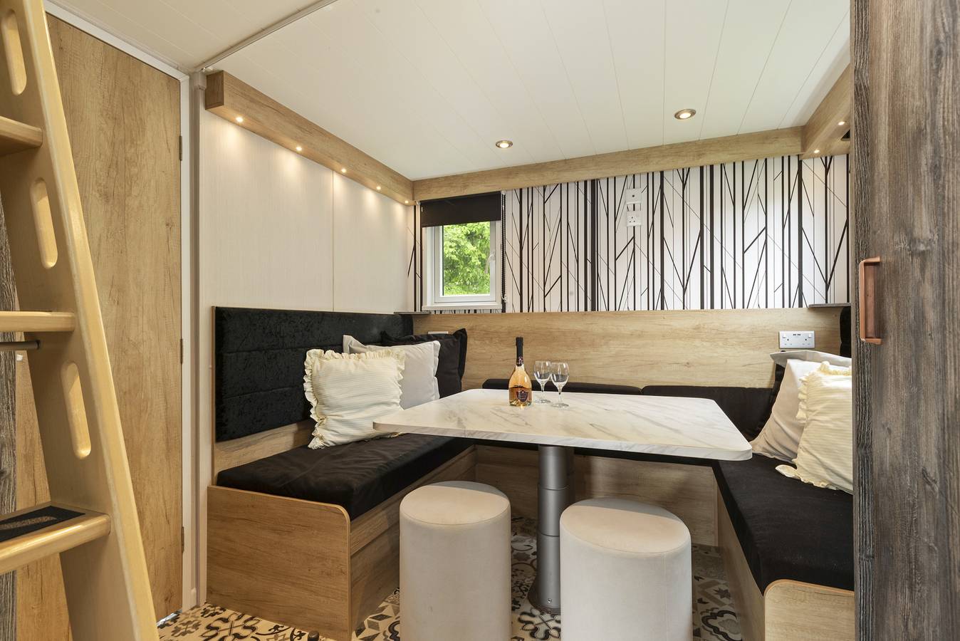 Petite Retreat - Lovely Pod with Hot Tub in Narberth, Pembrokeshire