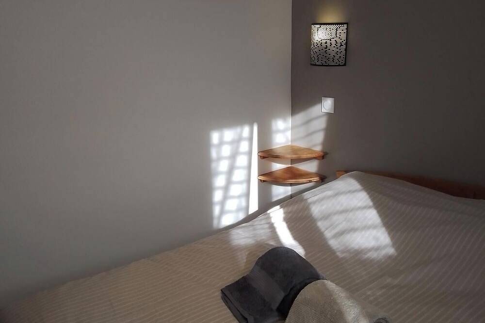 Entire apartment, Feel like a lake? Le Lauzon, beautiful T2 with terrace, parking, close to the lake. in Savines-le-Lac, Écrins National Park