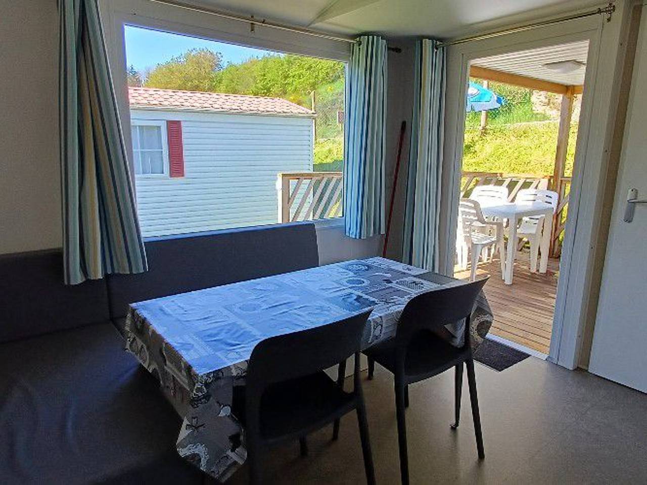 Casa móvil cómoda para 4 personas con terraza en Langogne in Langogne, Macizo Central