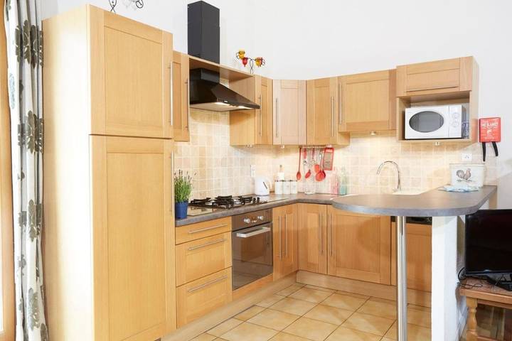 Location de vacances pour 6 personnes, avec jardin ainsi que vue et piscine, adapté aux familles à Carlux - 2