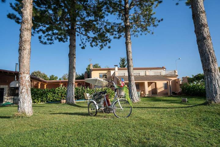 Casa rural para 11 personas, con Terraza y Jardín además de Piscina y Vistas en La Horra