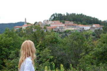 Maison de campagne pour 14 personnes, avec vue et jardin, animaux acceptés dans Štanjel