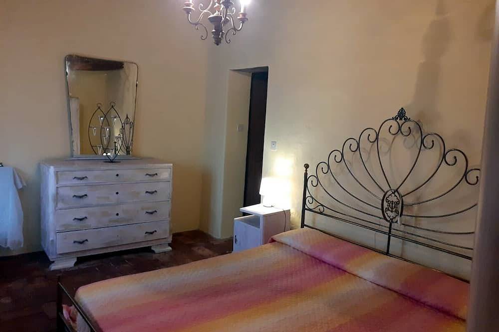 Pequeña casa \"rústica\" con jardín y vista encantadora de la costa de Versilia in Camaiore, Costa de la Maremma