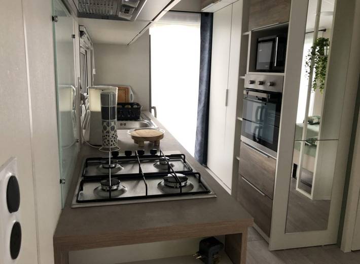 Mobil home pour 4 personnes, avec vue sur le lac ainsi que jardin et terrasse dans le Lot-et-Garonne - 2