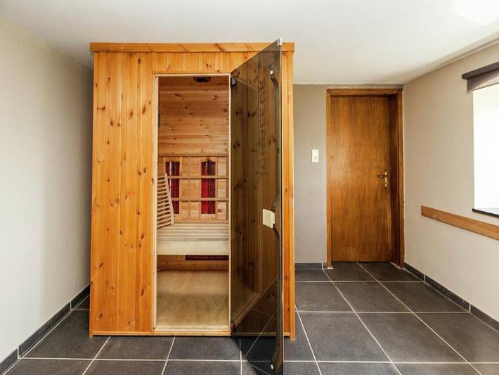 Location de vacances pour 32 personnes, avec jardin ainsi que sauna et terrasse, animaux acceptés à Ouffet - 3