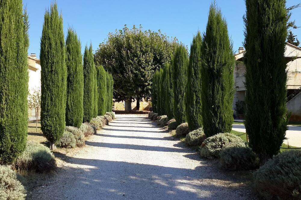 Alojamiento en Drôme Provençale en una casa de campo del siglo Xviii con piscina in Tulette, Región de Nyons