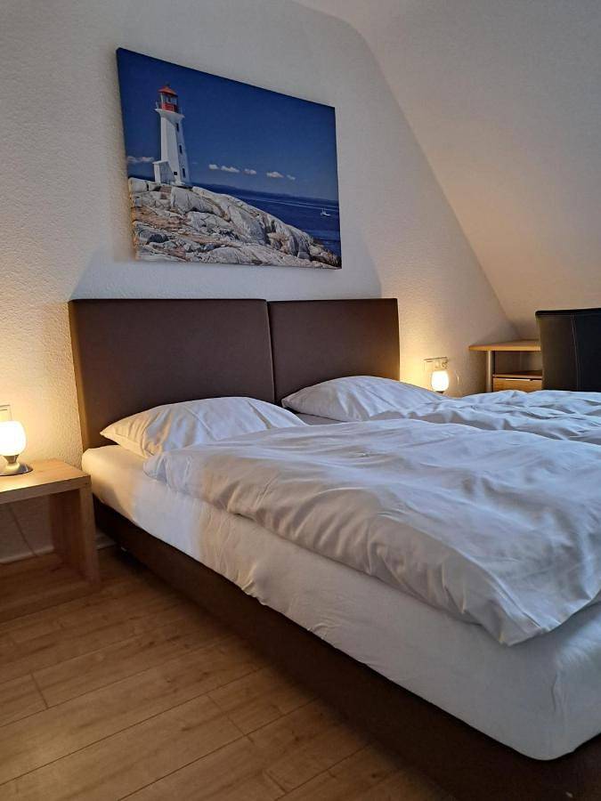 Single Room with Shared Bathroom in Würselen, Rheinland