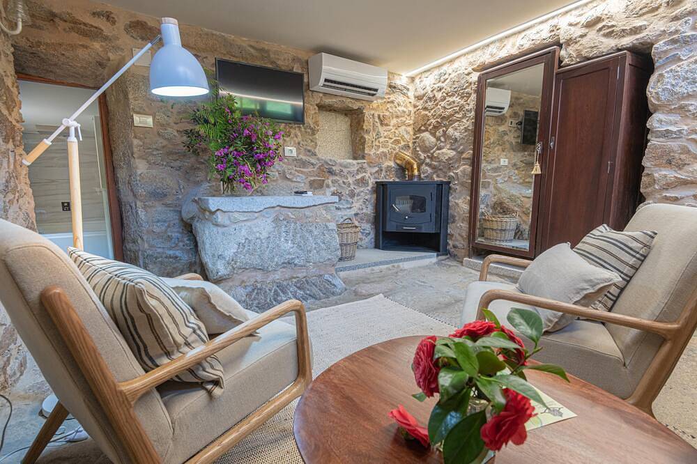Muiño de Arriba Suite: restored old water mill with jacuzzi in Posmarcos, A Pobra do Caramiñal