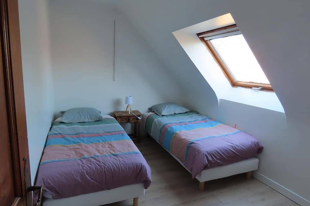 Gran casa acogedora, acceso a Internet, se admiten mascotas in Pontorson, Avranches region