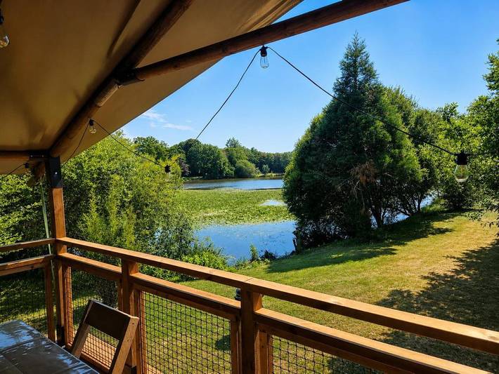 Tente pour 5 personnes, avec Terrasse ainsi que Jardin et Vue