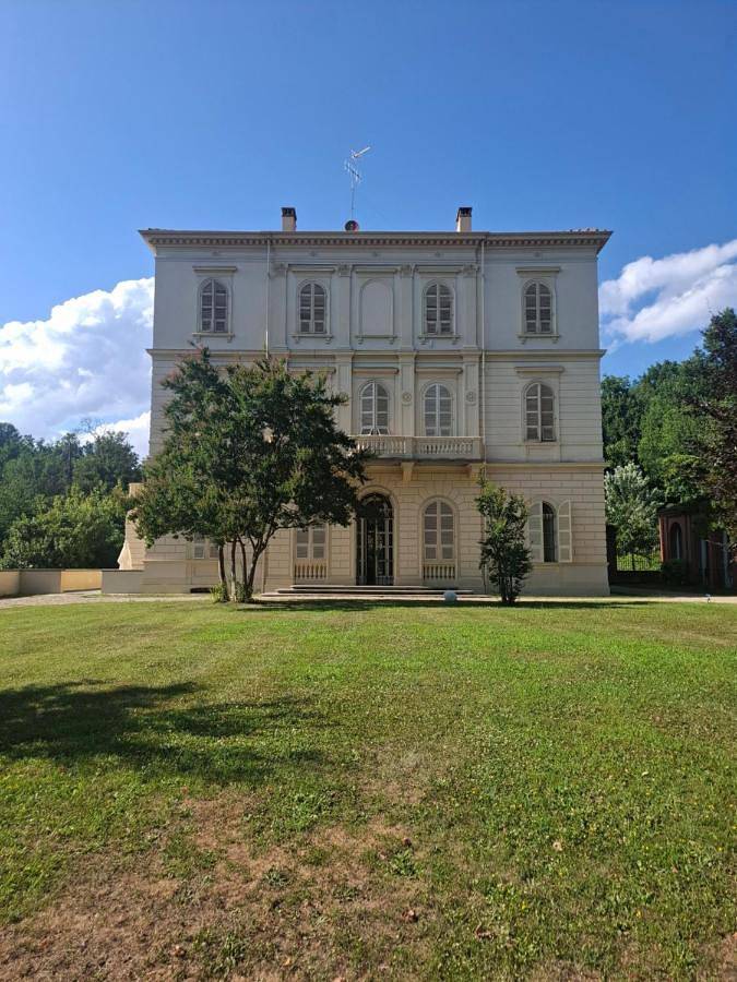 Appartamento per 2 persone, con panorama e giardino nonché balcone a Bra