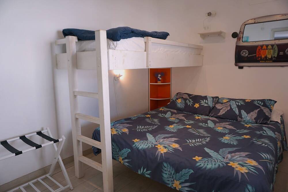 Detached cottage with patio and garden, up to 6 people in Anzio, Rom Provinz