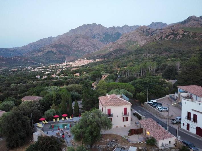 Hôtel pour 2 personnes, avec jardin ainsi que jacuzzi et piscine à Moncale - 3