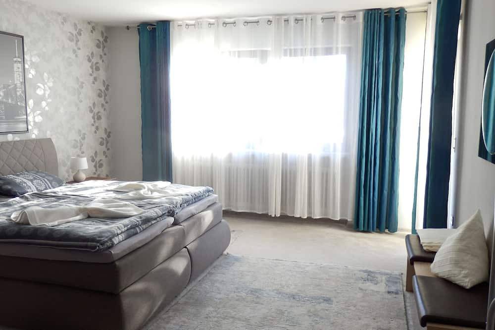 Ganze Wohnung, Ferienwohnung (130qm) mit schöner Aussicht in Sulzfeld, Rhön-Bayern