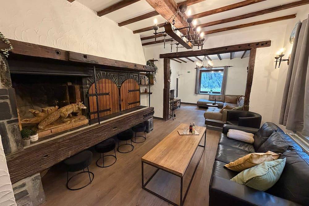 Gemütliches Ferienhaus für große Gruppen am Fluss in den belgischen Ardennen in Houffalize, Bastogne