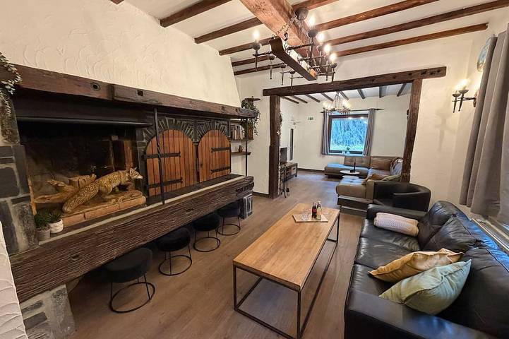 Gemütliches Ferienhaus für große Gruppen am Fluss in den belgischen Ardennen in Houffalize, Bastogne