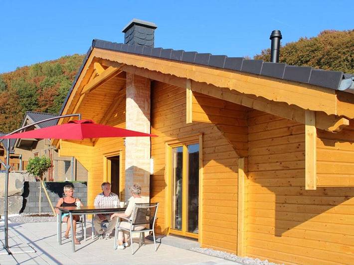 Ferienhaus für 4 Personen, mit Whirlpool und Terrasse sowie Sauna und Seeblick in Mendig