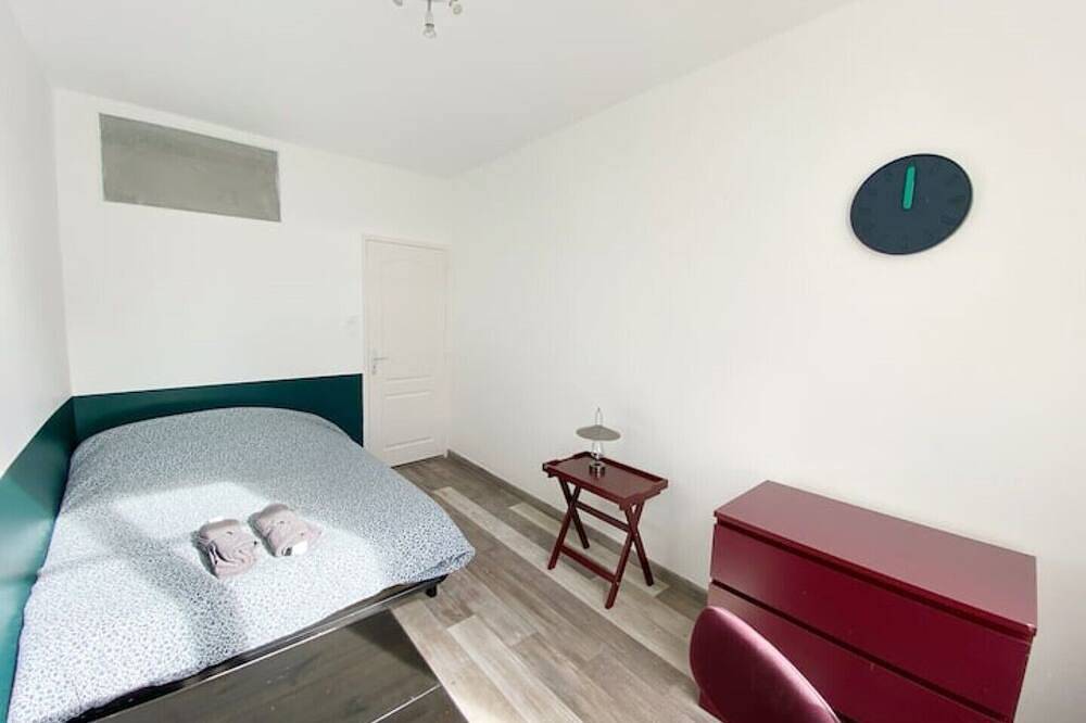Entire apartment, 021 Chic & Cosy Grand Appart 84m2 Hypercentre Wifi Smart Tv Netflix in Saint-Étienne, Loire