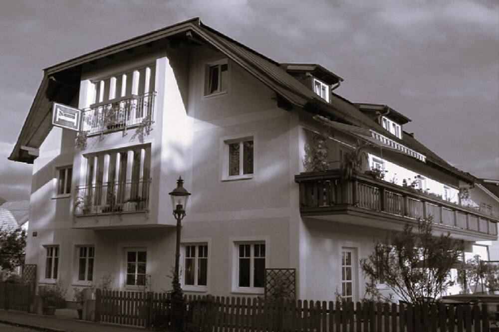 Ganze Wohnung, Wolfgangsee, Zentrum, Seenähe, Skiurlaub, Whirlpool, Hundefreundlich, Sky-Tv in Strobl, Salzkammergut