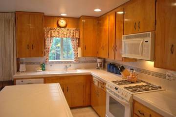 Log Cabin for 6 Guests in Wawona, Mariposa County, Picture 2