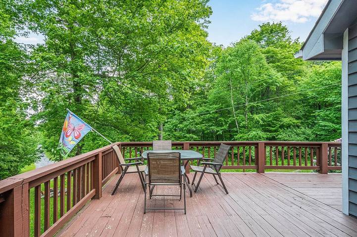 Vacation house for 10 people, with terrace and hot tub in Deep Creek Lake
