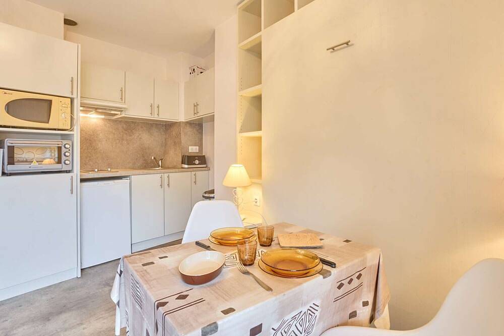 Apartamento entero, Estudio céntrico con balcón, cerca de Termas in Cazaubon, Gers