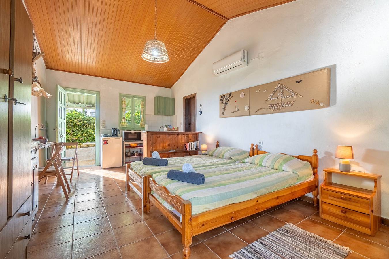 Seafront Studio Stefan with Sea View, Private Terrace, and Air Conditioning in Corfu